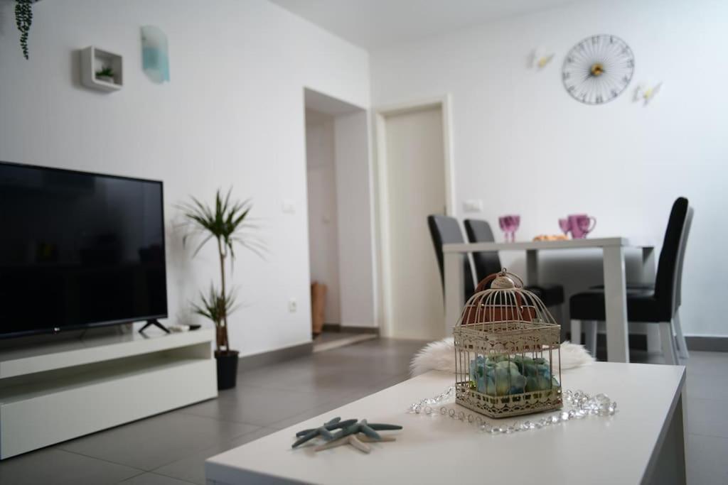 Wave N' Sea With A Private Pool Apartman *