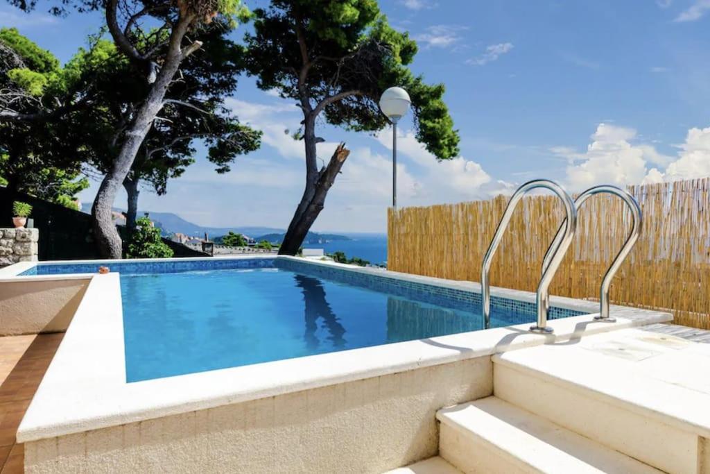 Wave N' Sea With A Private Pool Apartment