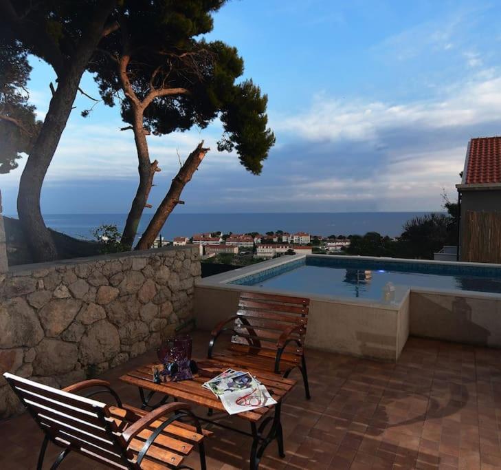 Wave N' Sea With A Private Pool *